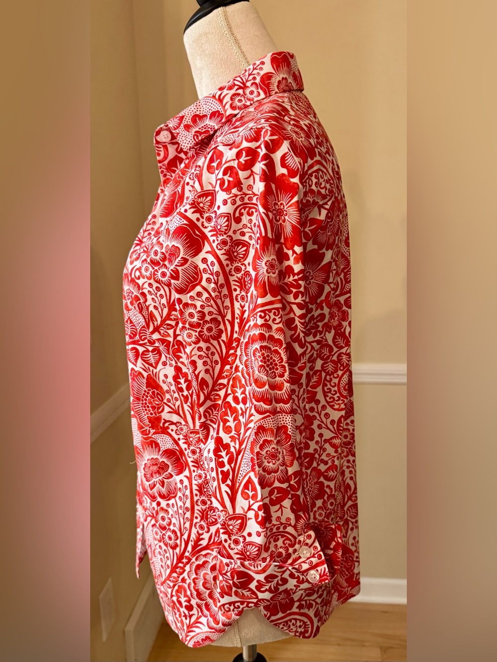 💄 Chico’s Red White Floral Scroll Print Button Front Shirt, Sz US 4 (chico’s 0) - Picture 2 of 7